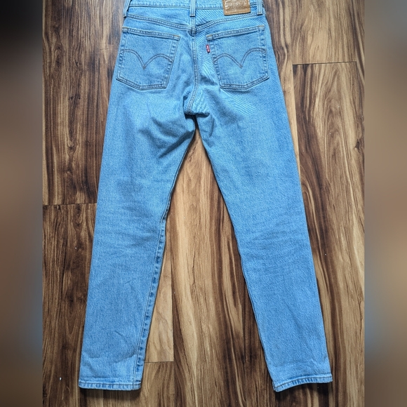 Levis Wedgie - Picture 6 of 6